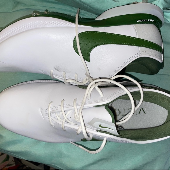 New size 10 cleats - Picture 1 of 4